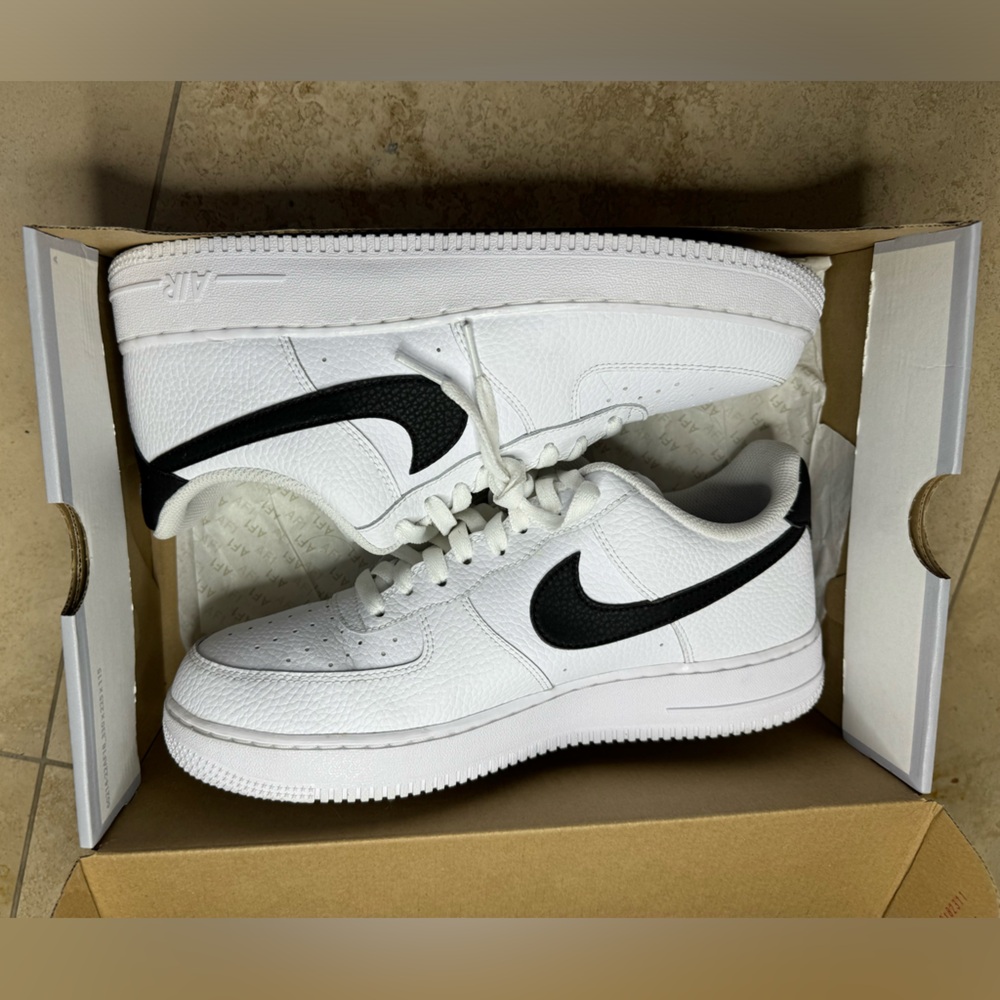 NIKE Air Force 1